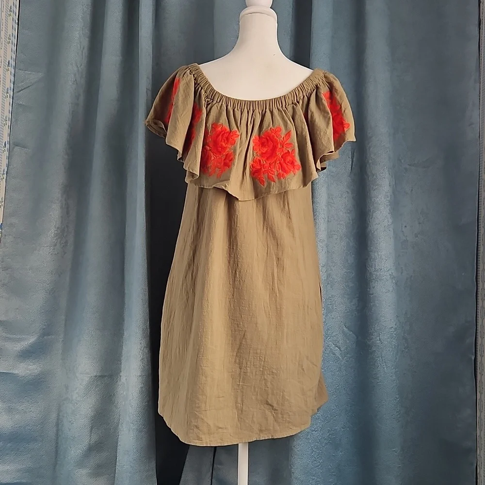 Umgee Sage Green Mini Dress with Red & Orange Floral Accents - M - EUC - Picture 2 of 5